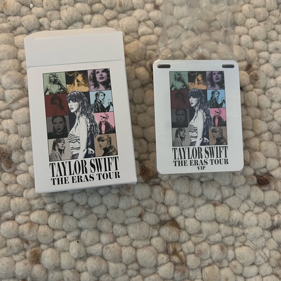 NEW TAYLOR SWIFT VIP EXCLUSIVE PACK - Picture 9 of 12